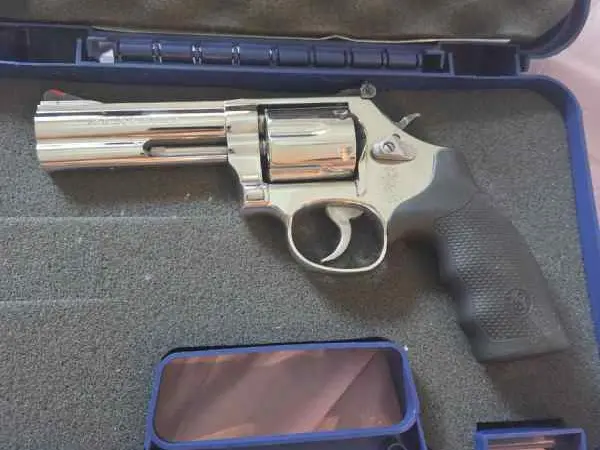 S&W 686-6 stainless 4inch