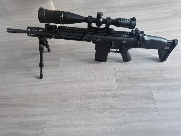 Scar 17s 308/ 5 mags/ bipod/ optic/ xtra lower