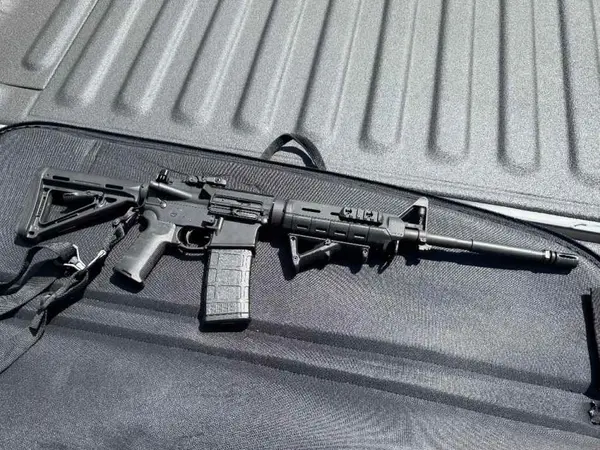 Bushmaster XM15-E2S AR-15, .223/5.56