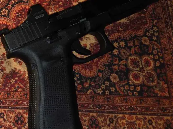 Glock 17 L MOS long slide with holosun SCS MOS