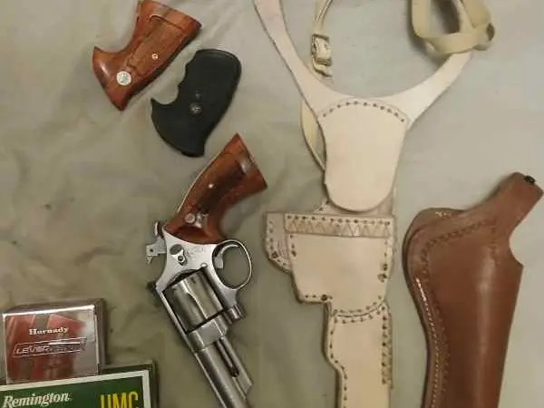 Smith and Wesson 629-3 6inch with extras