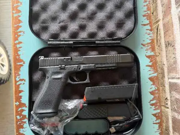 Glock 17L - New in the box