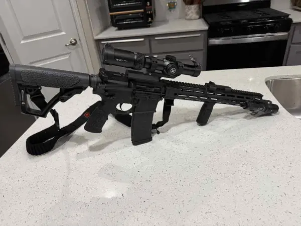 Daniel Defense DDM4V7 (Less Than 500 Rounds)