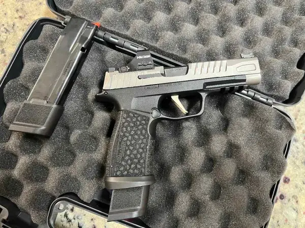 Sig Sauer 365xf-9-SFO 2 mags with Holsun 9mm