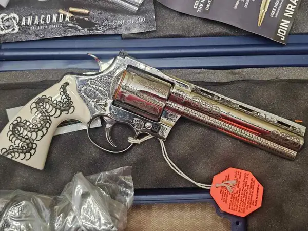 Colt Anaconda 44 Mag Snake Revolver SK "Untamed