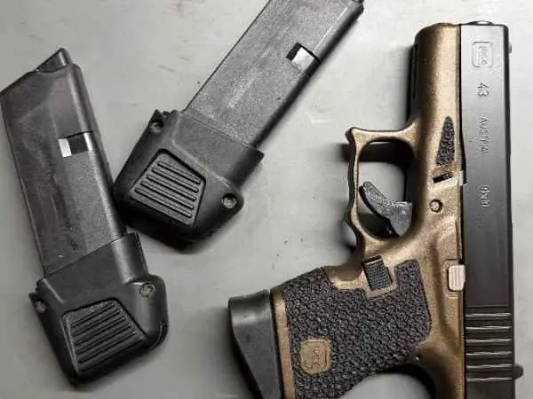 GLOCK 43 Cerakote / Stippled
