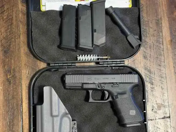 Glock 19 Gen 4 Special Edition w/ Threaded Barrel