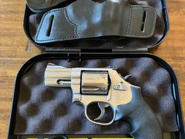 Smith & Wesson SW 686 Plus + .357 Magnum w extras