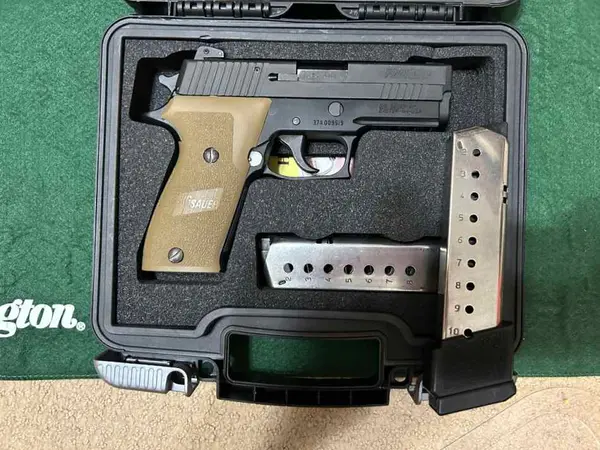 Sig Sauer P220 Combat Carry - .45 cal.