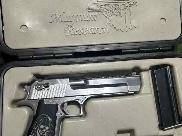 Desert Eagle .50ae with polished chrome finish