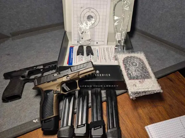 Springfield Echelon 4.0c w/ Sharps metal grip & xt