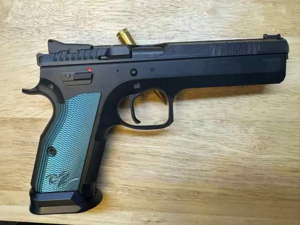 like New, CZ- TS2 40 sw