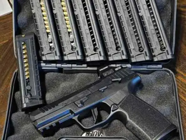 Sig Sauer P322 w/ Holosun 507k & 7 mags