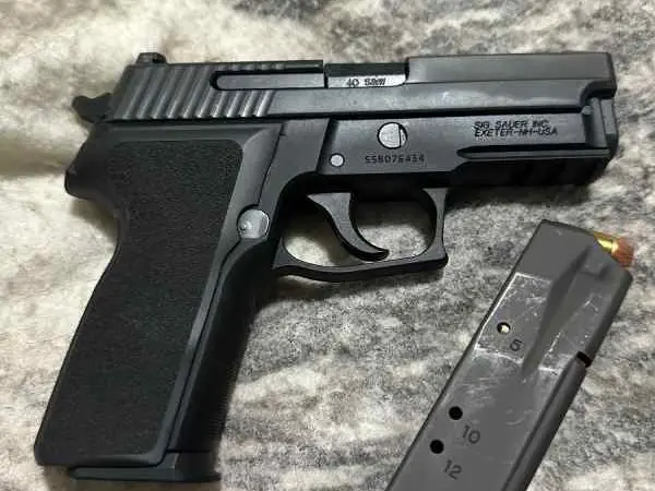 Sig P229 40 cal 2 mags
