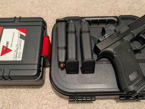 Glock 17 Gen 6 / Trijicon SRO