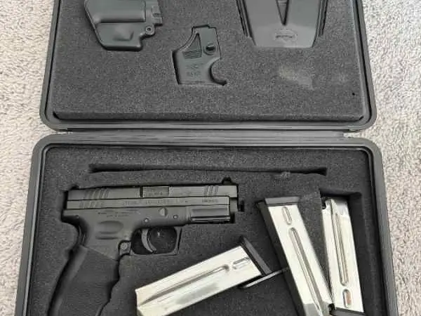Springfield XD9 9mm with 4 mags and extras