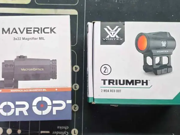 VORTEX REDDOT THROPHY WITH MAGNIFIER