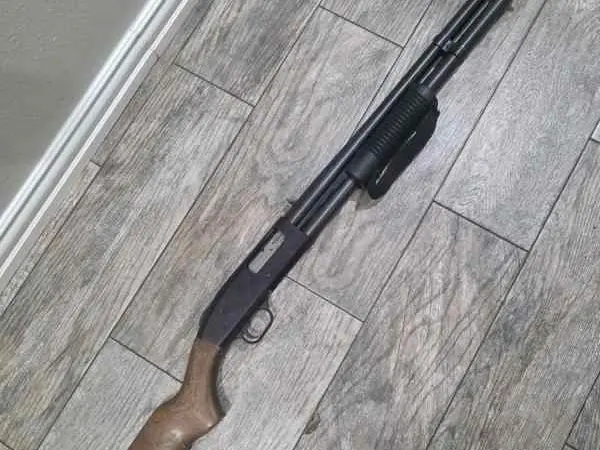Vintage Mossberg 500A w/ rifle sights 12GA