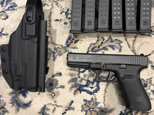 Glock 20 Gen 4 + 6 mags, holster, and ammo