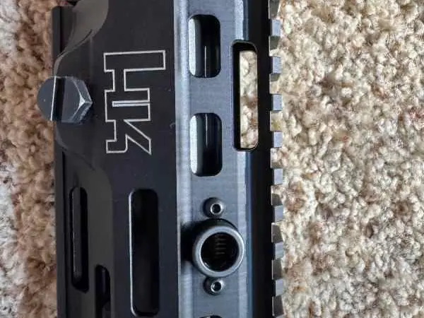 HK MR556 A4 upper