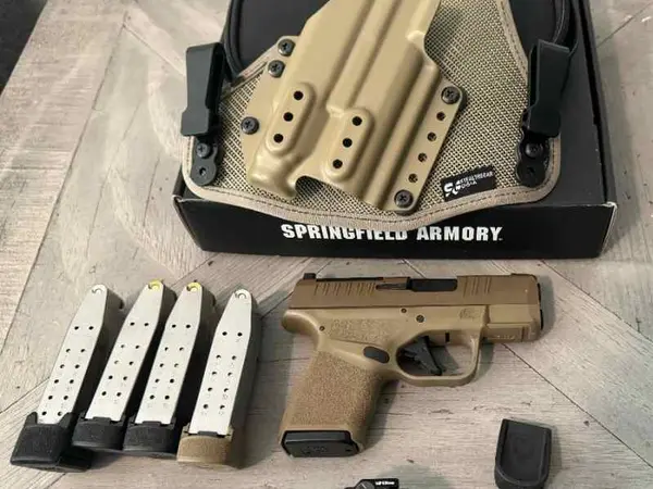 Springfield Hellcat + Extras