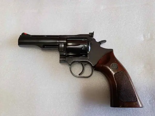 Dan Wesson .38/.357 Model 15-2V4