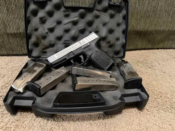 S&W SD9 VE with extras 9mm