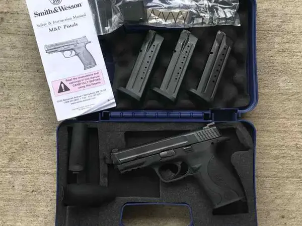 Smith & Wesson M&P 9 w/