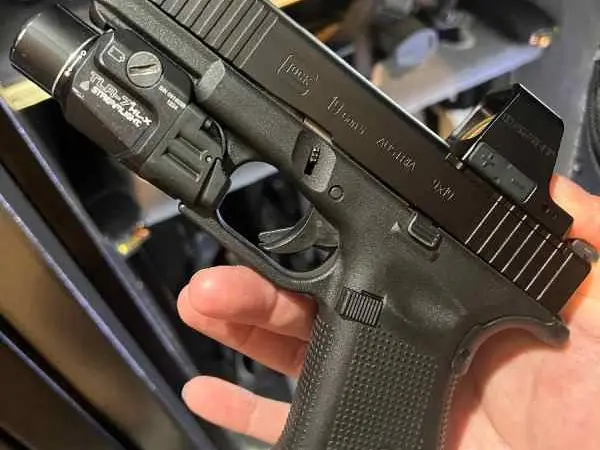 Glock 19 mos W/ Extras
