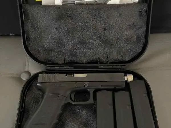Glock 22 Gen 3 threaded barrel ext mag