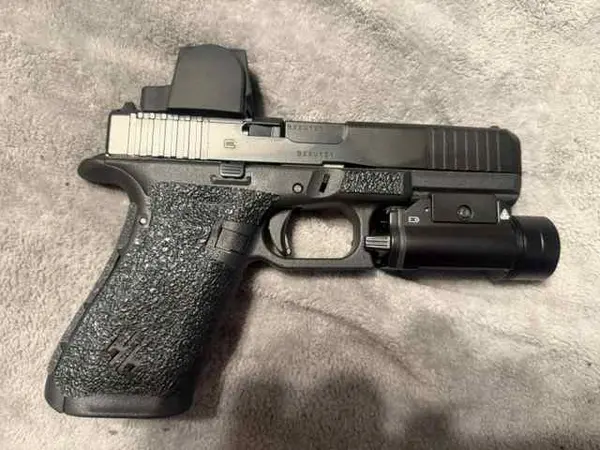 Glock 17 Gen 5 9mm w/ extras
