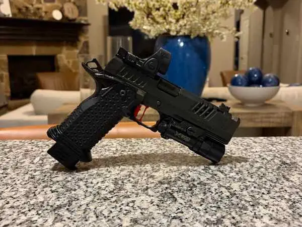 Staccato XC with Atlas grip and ports