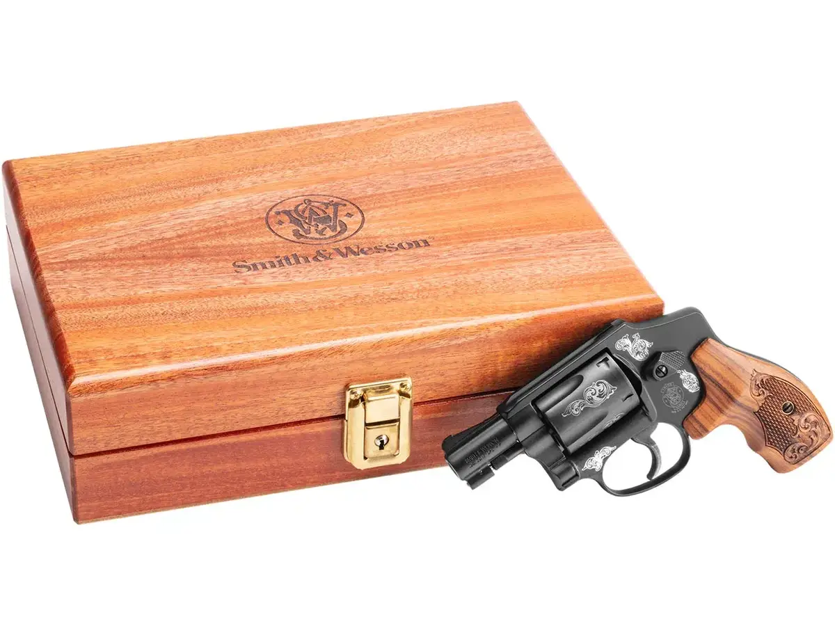 Smith & Wesson Model 442 Engraved J-Frame .38 S&W Special, 1.88" Barrel, Wood - photo 4