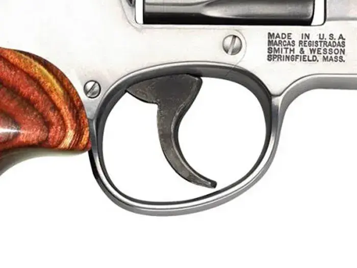 Smith & Wesson Model 629 Deluxe N-Frame 44 Magnum, 3" Barrel, Stainless/Wood - photo 2