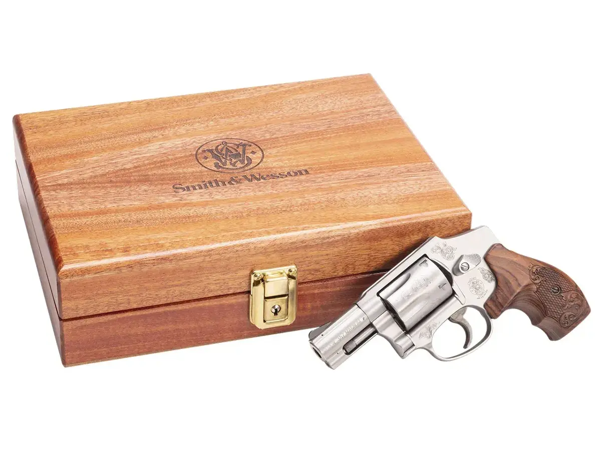 Smith & Wesson Model 640 Engraved .357 Magnum, 2.125" Barrel, Stainless/Wood - photo 2