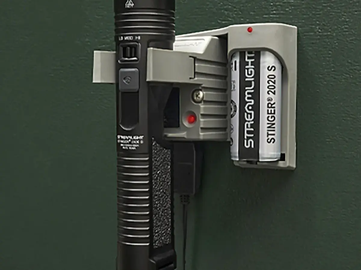 Stinger 2020 S Flashlight W/1 Holder Charger Black - photo 2