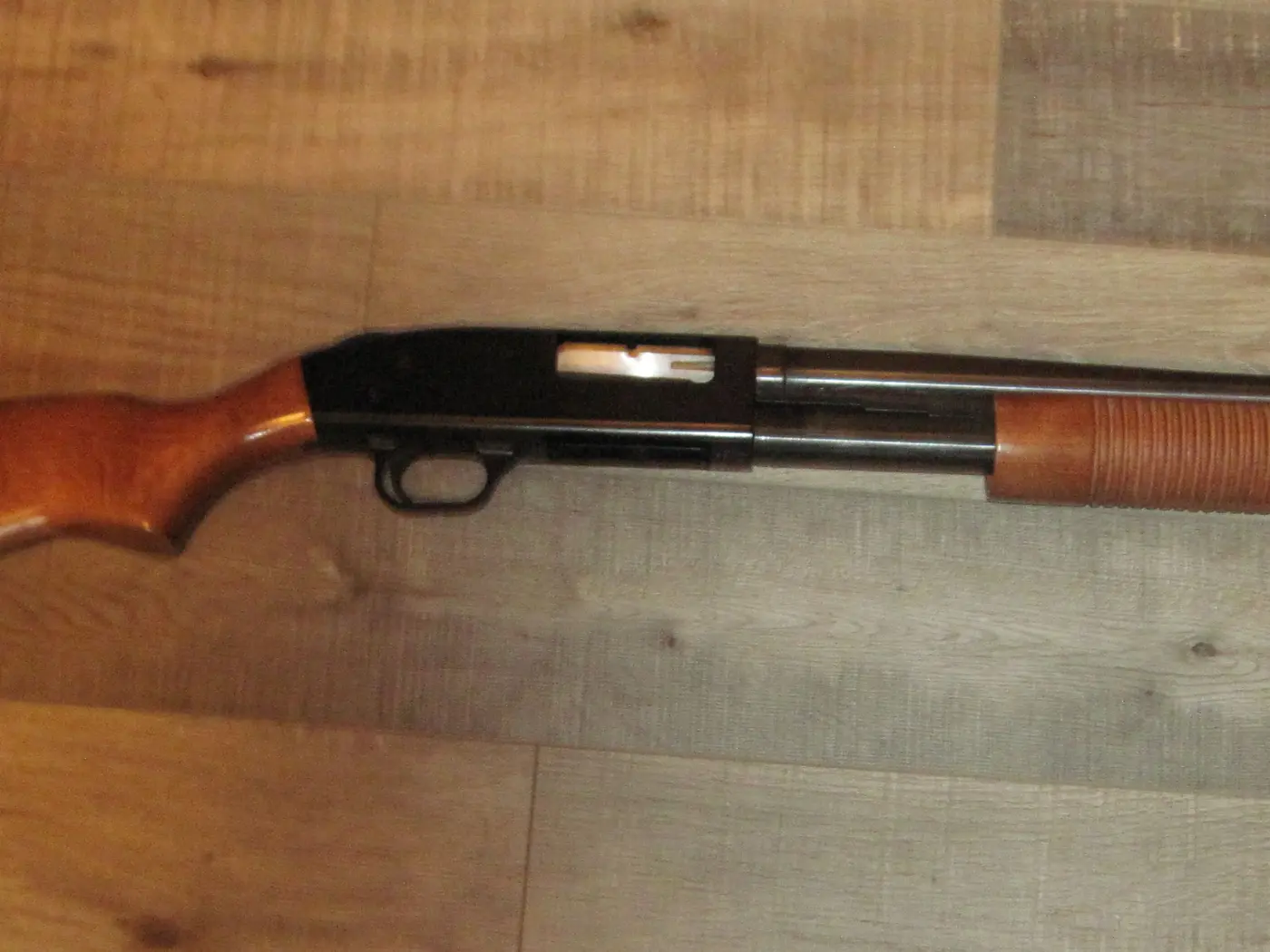 Mossberg 12 gage pump shotgun