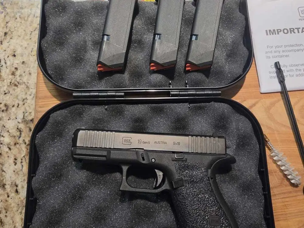 Glock 19 Gen5 FXD BPEB517 9mm w/ 3 15 rnd Mags