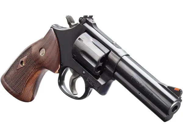 Smith & Wesson Model 586 L-Frame .357 Magnum, 4" Barrel, Blued/Walnut