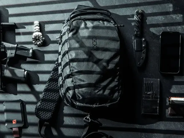Fade Sling Black