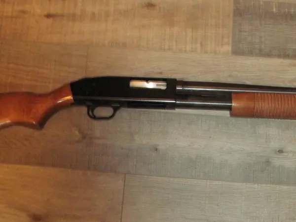 Mossberg 12 gage pump shotgun